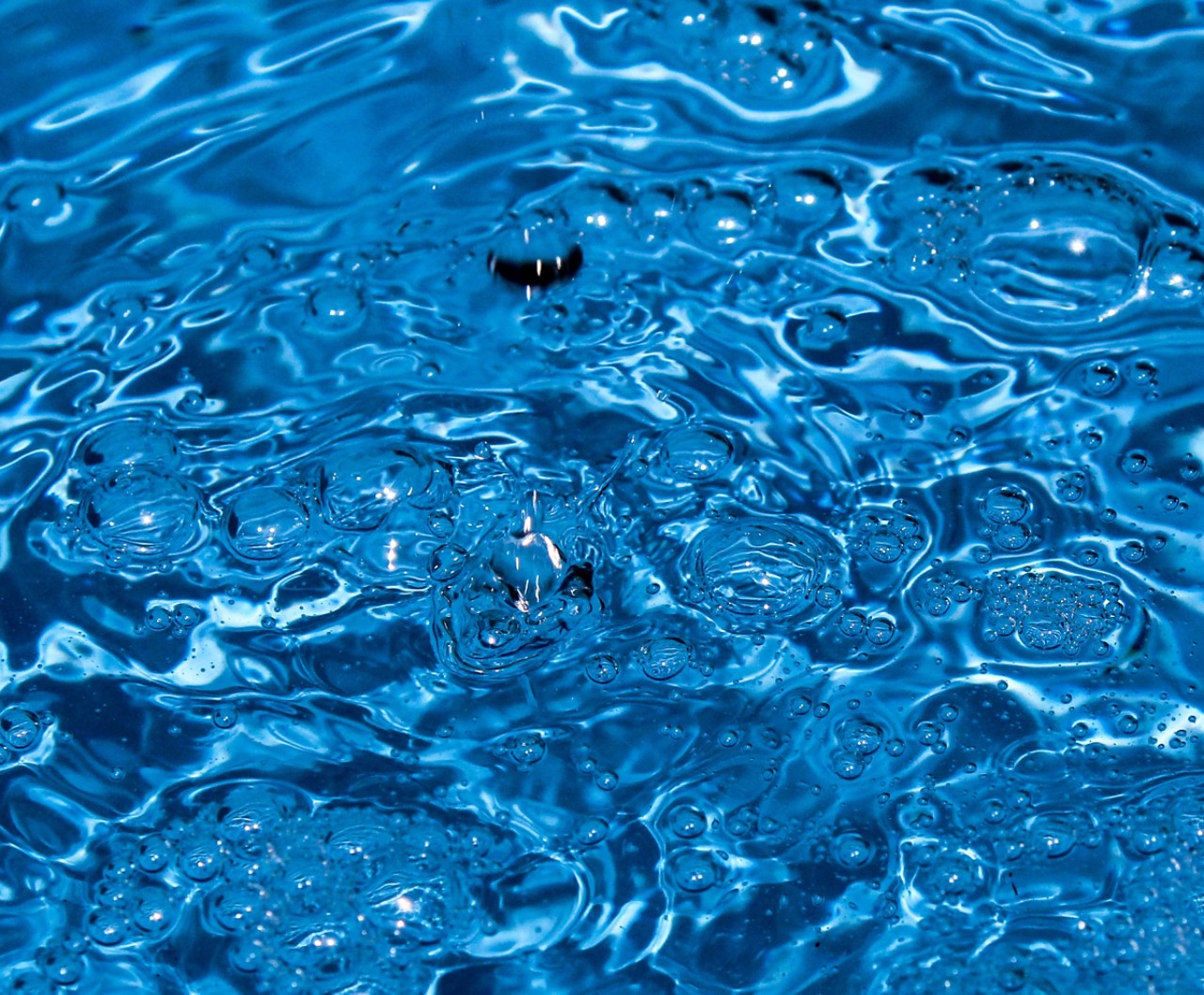 Eaton water rippling full frame close up